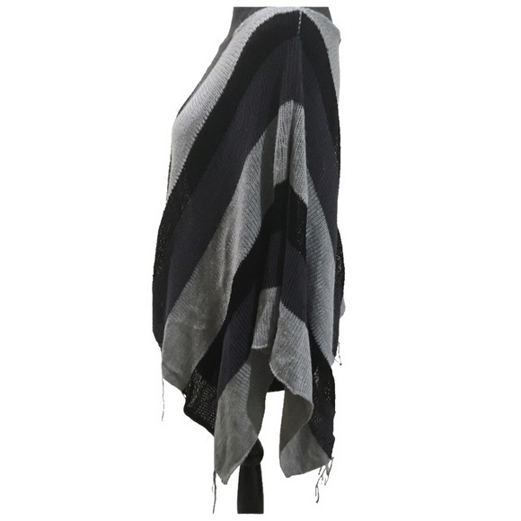 CHIC VERTICAL STRIPPED FRINGED PONCHO - BLACK & GREY - Picture 2 of 13